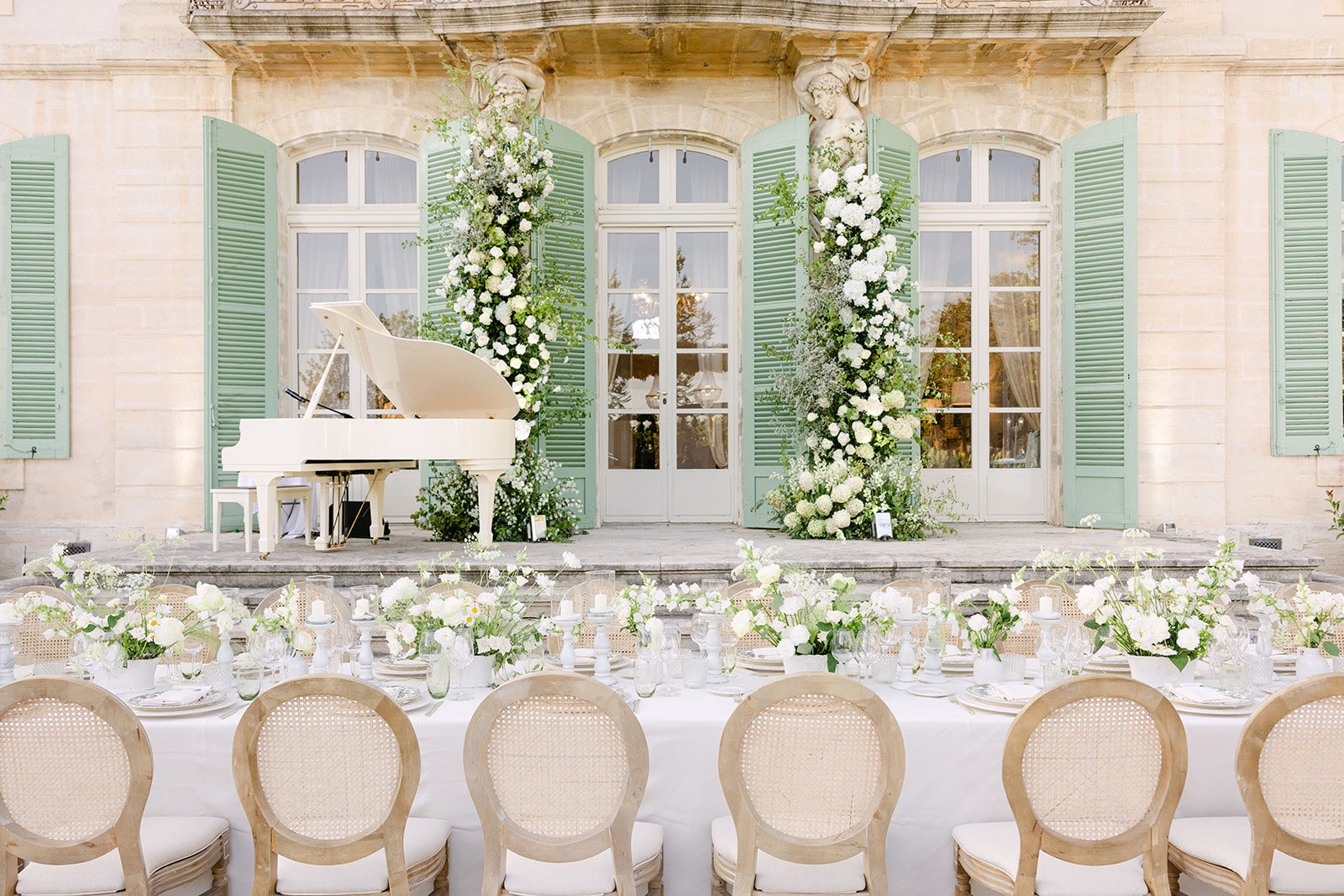 Wedding In Les Carrières Des Lumières. Mariage Aux Carrières Des Lumières.